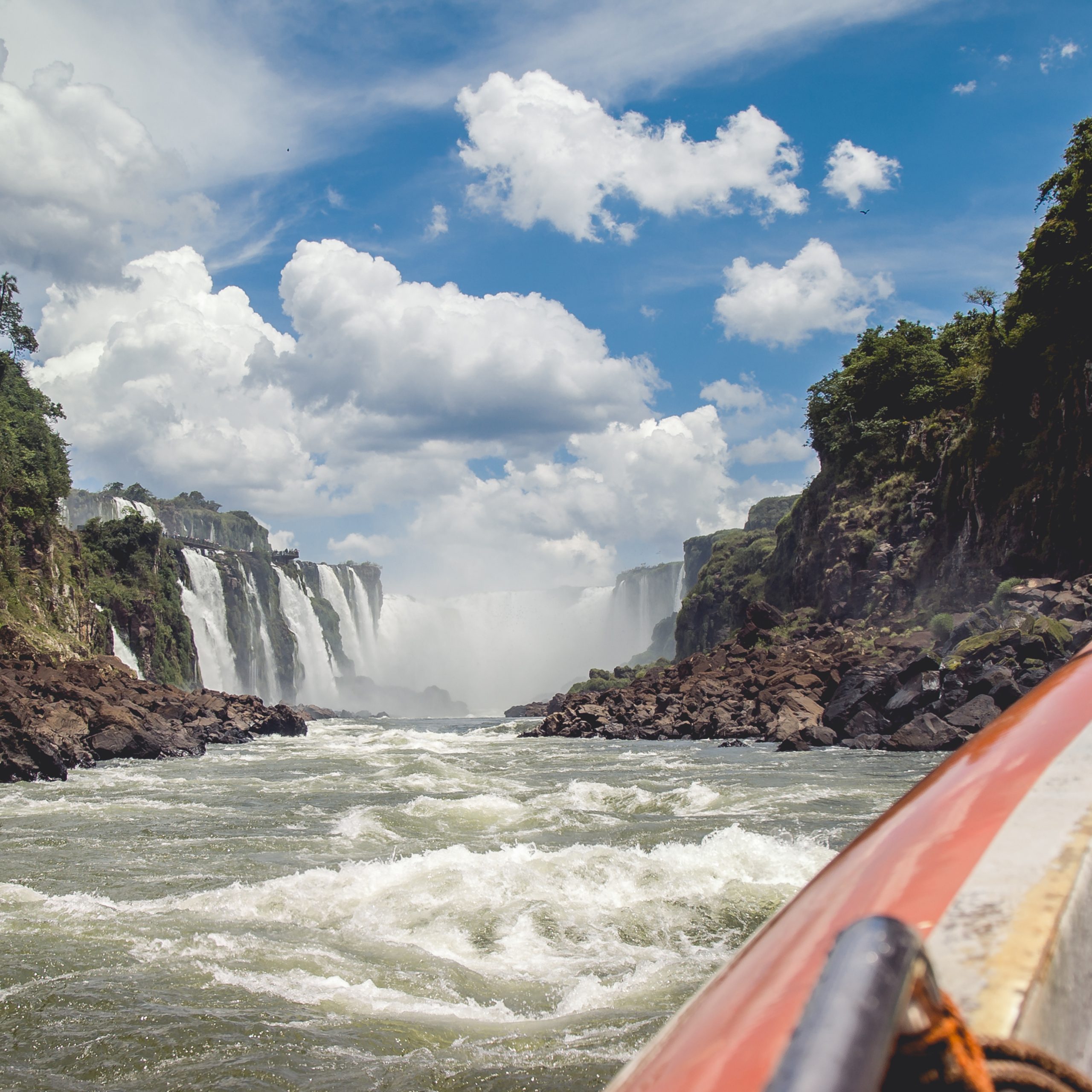 Iguazu falls argentina tour. Nautic adventure in iguazu falls.
