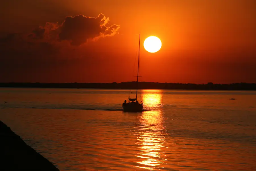 <span>Jour 5<p>Colonia - Carmelo : Croisière au coucher du soleil sur le Rio de la Plata</p></span>