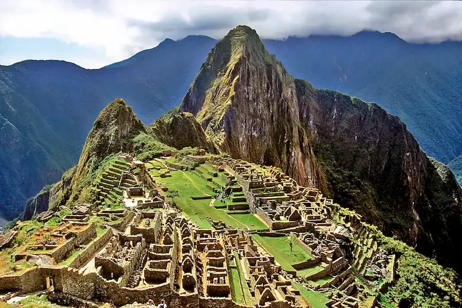 Panoramablick auf die Ruinen von Macchu Picchu