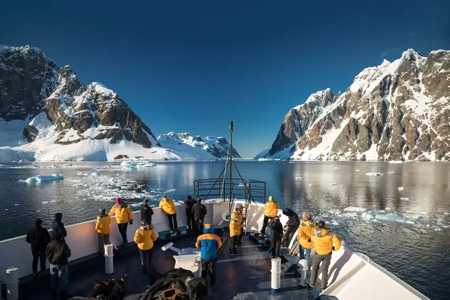 ESPRESSO ANTARTICO Attraversamento del Circolo