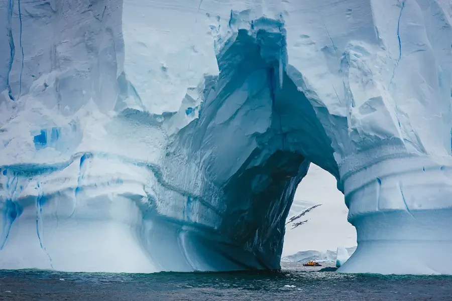 Antarctica Crossing the Circle