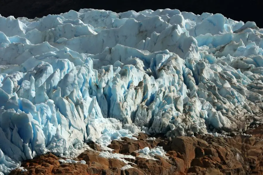 <span>Día 4<p>Puerto Natales: Glaciar Balmaceda y Serrano en lancha con almuerzo (Full Day)</p></span>