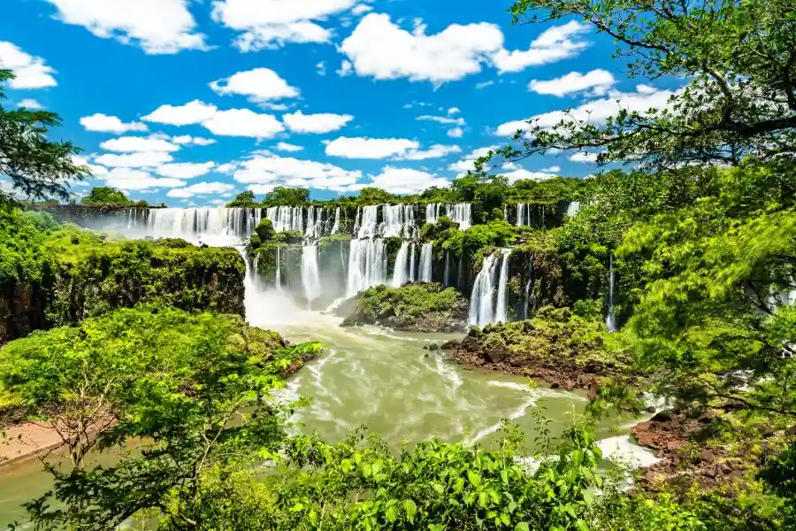 <span>Tag 1<p>Puerto Iguazú: Die Wasserfälle Brasiliens erkunden: Abenteuer von Puerto Iguazú (halbtags)</p></span>