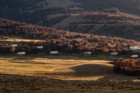 Die Lodges von Awasi Patagonia fügen sich nahtlos in die Landschaft ein.