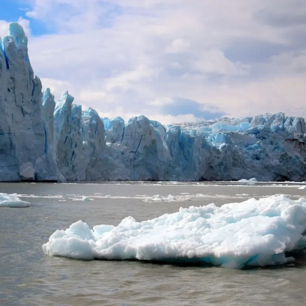 La beauté impressionnante du glacier Spegazzini au cœur de la Patagonie.