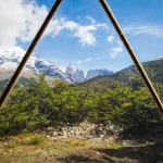 Vista mozzafiato su Torres del Paine dalla finestra della vostra accogliente cupola.