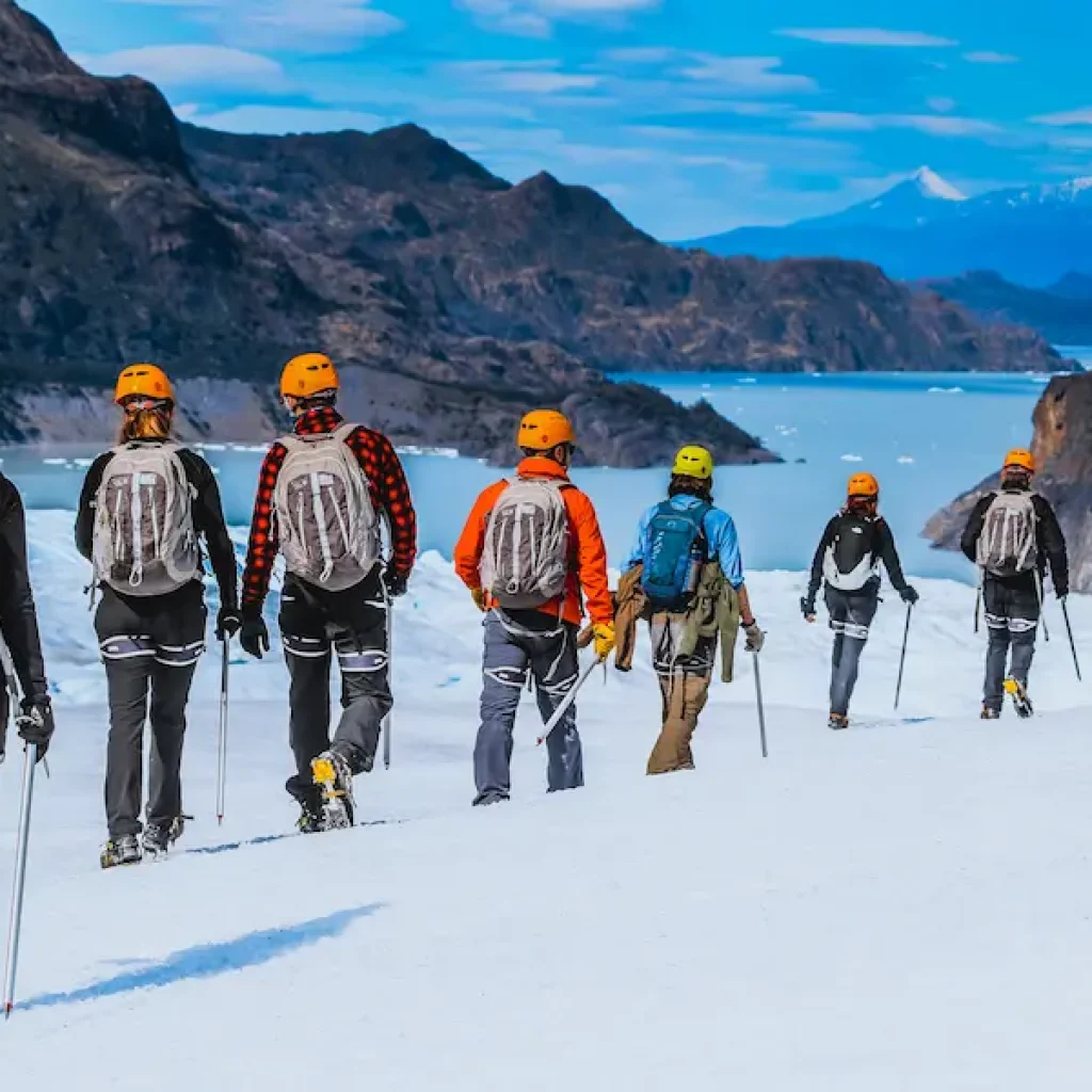 Découvrez les sensations d'un trekking sur le glacier Grey, une aventure inoubliable en Patagonie.