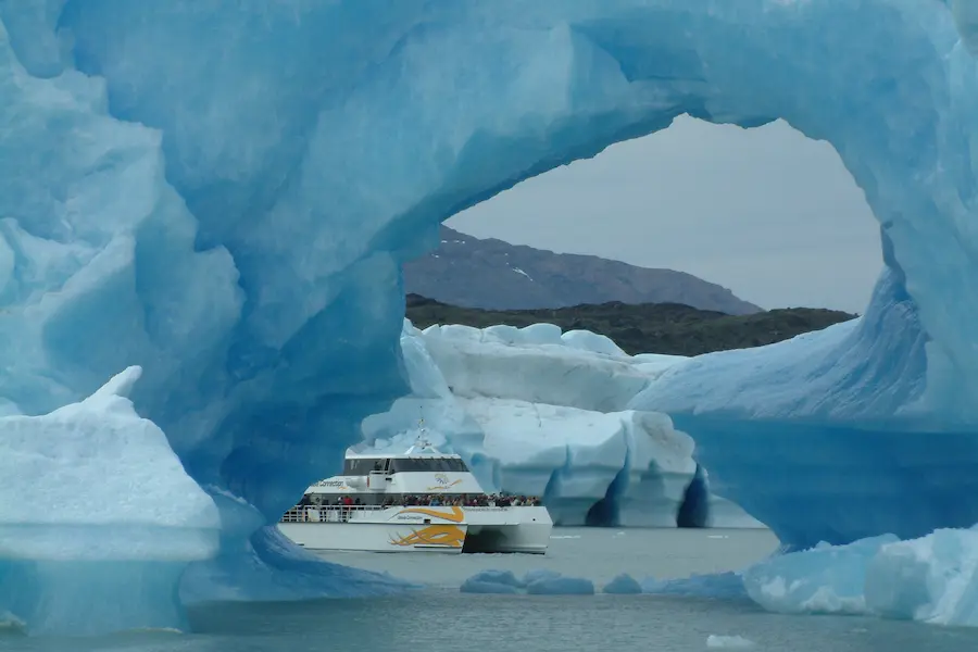 Erkunden Sie den Perito-Moreno-Gletscher bequem von einer Bootstour aus.