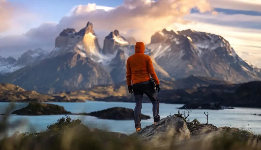 Contemplándolo todo desde las alturas de la Patagonia.