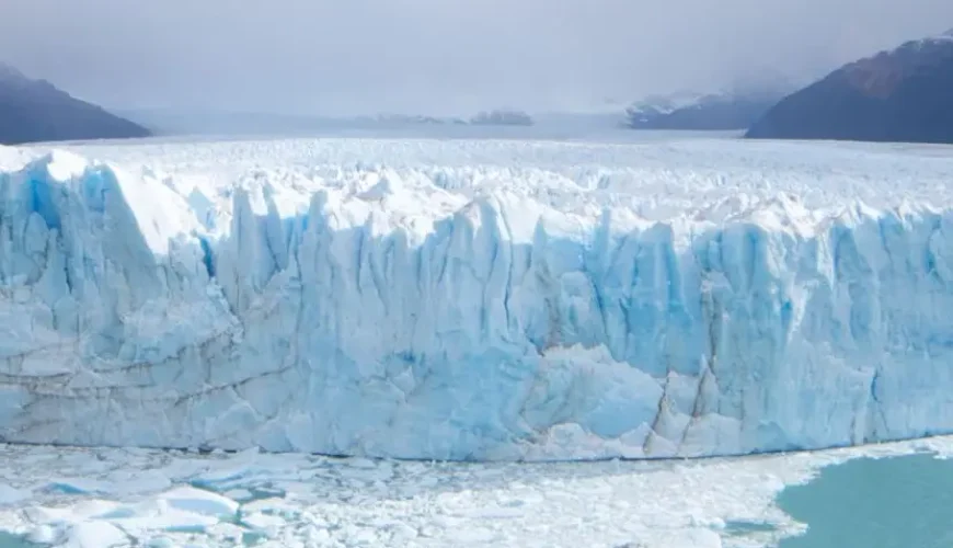 Majestueus uitzicht op de Perito Moreno gletsjer.
