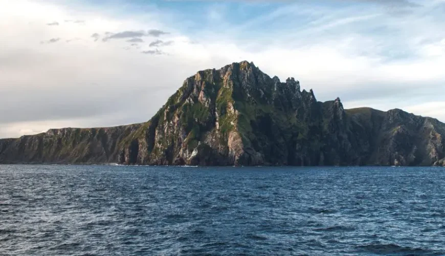 El propio Cabo de Hornos... donde termina la tierra firme y comienza el Paso de Drake, impregnado de leyenda y fuerza natural.